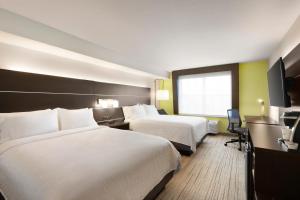 Postel nebo postele na pokoji v ubytování Holiday Inn Express & Suites Sarasota East by IHG