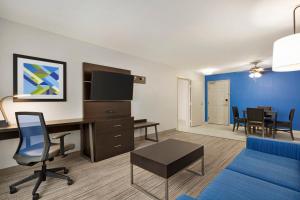 Posezení v ubytování Holiday Inn Express & Suites Sarasota East by IHG