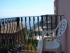 a balcony overlooking a beach with a view of the ocean at Hotel Natalina in Taormina