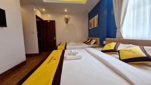 Postel nebo postele na pokoji v ubytování Hoàng Gia Hotel Côn Đảo
