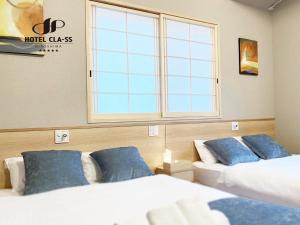 Postel nebo postele na pokoji v ubytování HOTEL CLA-SS HIROSHIMA-OZU