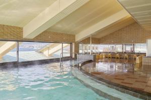 Bazén v ubytování Hotel Miya Rikyu nebo v jeho okolí