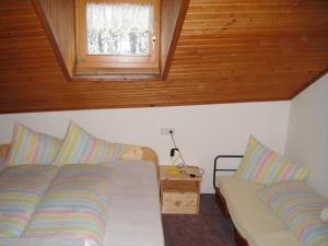 Ein Bett oder Betten in einem Zimmer der Unterkunft Padoellhof