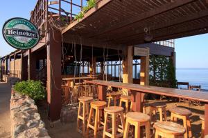 Un restaurante o sitio para comer en Blue Beach Club