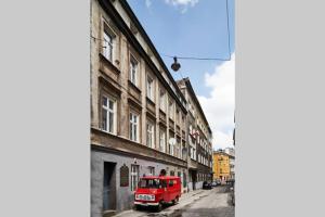Foto da galeria de HOUSEHOST Apartment III: Podbrzezie Street em Cracóvia