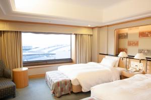 Postel nebo postele na pokoji v ubytování Hotel New Otani Makuhari
