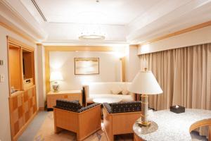 Postel nebo postele na pokoji v ubytování Hotel New Otani Makuhari