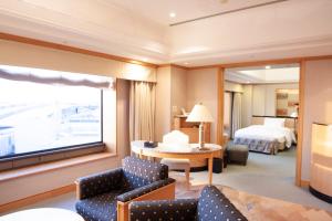 Postel nebo postele na pokoji v ubytování Hotel New Otani Makuhari