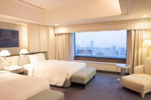 Postel nebo postele na pokoji v ubytování Hotel New Otani Makuhari
