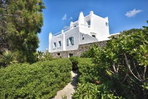 Vonkajšia záhrada v ubytovaní Aquileria Seaview Pool Villa - Seven Bedrooms