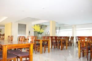 a dining room with wooden tables and chairs at NGỌC MẤY - ĐẠI LỢI HOTEL in Chau Doc
