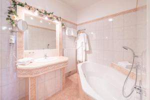 Łazienka w obiekcie Schlosshotel Rosenau Superior