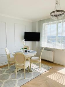 a dining room with a table and chairs at Apartaments Karlikowska Lux 2 in Sopot