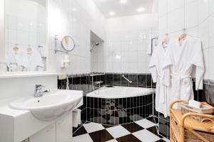 Łazienka w obiekcie Schlosshotel Rosenau Superior
