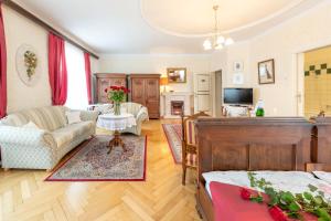 Posezení v ubytování Schlosshotel Rosenau Superior
