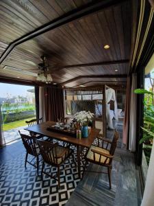 a dining room with a table and chairs at Minh Boutique in Danang