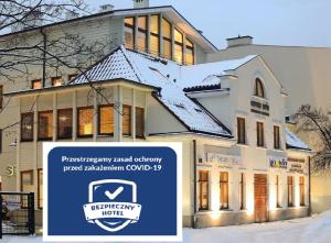 a building with a sign in front of it at Sopocki Dwór Apartments in Sopot