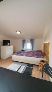 Posteľ alebo postele v izbe v ubytovaní Apartamenty Hetmańska - 24h Shop