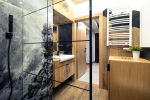 Kúpeľňa v ubytovaní CHARDONNAY APARTMENT ZAKOPANE Centrum Jagiellońska Residence + 23 fotografií