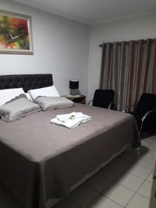 Ein Bett oder Betten in einem Zimmer der Unterkunft Hotel Athenas e Convenções