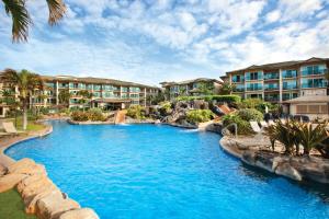 Bazén v ubytování Waipouli Beach Resort and Spa Kauai by OUTRIGGER nebo v jeho okolí