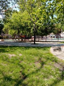 Sunny city apartment facing the park 1077 Budapest, 10 Almássy tér 1st floor U5 kép - 2
