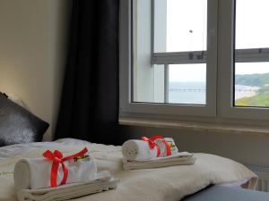 Posteľ alebo postele v izbe v ubytovaní Apartamenty Onyx SeaView by Rent like home