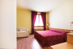 Postel nebo postele na pokoji v ubytování Hotel Piuro