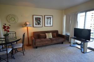 Μια τηλεόραση ή/και κέντρο ψυχαγωγίας στο IH805 Waikiki 1777 Ala Moana Blvd Honolulu