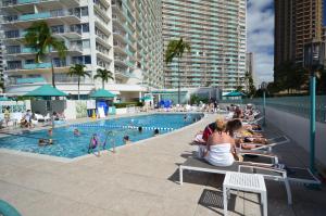 Πισίνα στο ή κοντά στο IH805 Waikiki 1777 Ala Moana Blvd Honolulu