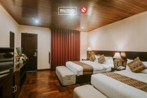 Postel nebo postele na pokoji v ubytování Arthur Suites by Mahavilas
