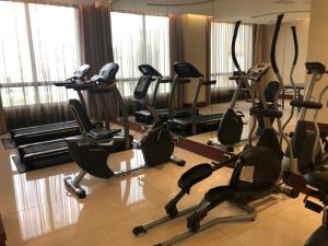 Fitness centrum a/nebo fitness zařízení v ubytování Arsma Hotel