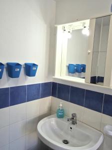 A bathroom at home.70 Carini Még 24 kép