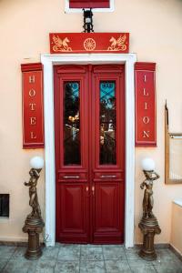 Фасад или вход в Ilion Hotel