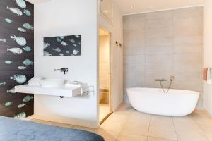 Vannituba majutusasutuses Brasss Hotel Suites