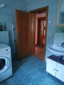 Fotografie z fotogalerie ubytování Monteur- und Ferienwohnung in Hainichen OT Bockendorf - Erdgeschosswohnung - Familie Weber v destinaci Bockendorf + 12 fotografií