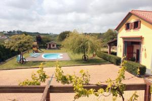 Výhled na bazén z ubytování Quinta Sobral Prestige - Rustic House nebo okolí