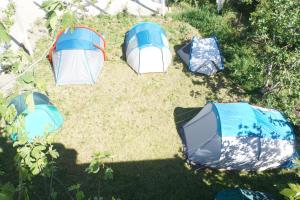 Aed väljaspool majutusasutust Elbasan Backpacker Hostel