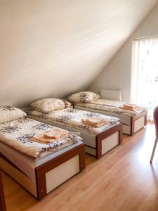 three beds in a room with a attic at Dom u Kasi in Podwilk