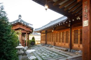 a courtyard of an asian style building with a fountain at GaEunChae 2 in Jeonju