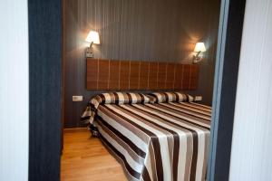 Cama o camas de una habitación en Hostal Bcn 46