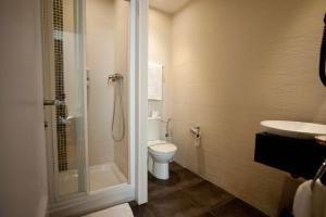 Un baño de Hostal Bcn 46