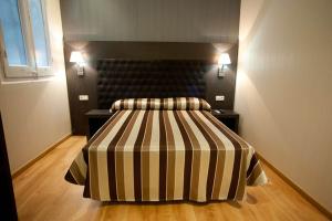 Cama o camas de una habitación en Hostal Bcn 46
