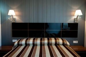 Cama o camas de una habitación en Hostal Bcn 46