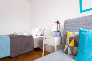 Łóżko lub łóżka w pokoju w obiekcie Center Warsaw- Apartamenty Smolna