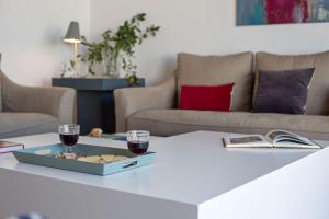 A seating area at Plaza de España Deluxe Suites by Valcambre