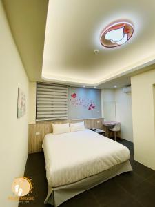 Rúm í herbergi á Ta Lang Guan Hai Mei Su B&B