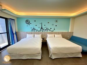 Tempat tidur dalam kamar di Ta Lang Guan Hai Mei Su B&B