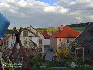 un grupo de casas en un barrio residencial en Apartmany Adavy, en Liptovský Mikuláš