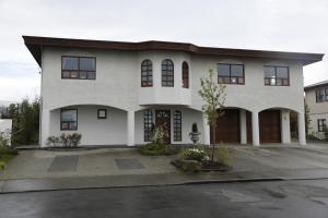 Budova, kde se apartmán nachází + 9 fotografií